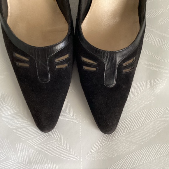 Manolo Blahnik Suede and Leather Pumps, Size 37 (6.5 US) - Picture 4 of 10